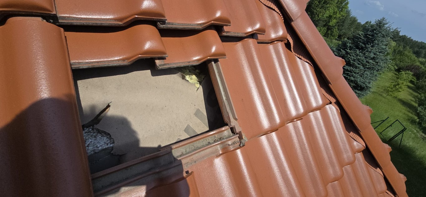 Naprawa izolacji dachowej po kunach - Koczargi Stare — zdjęcie 2 z 8 | NeoTerm System