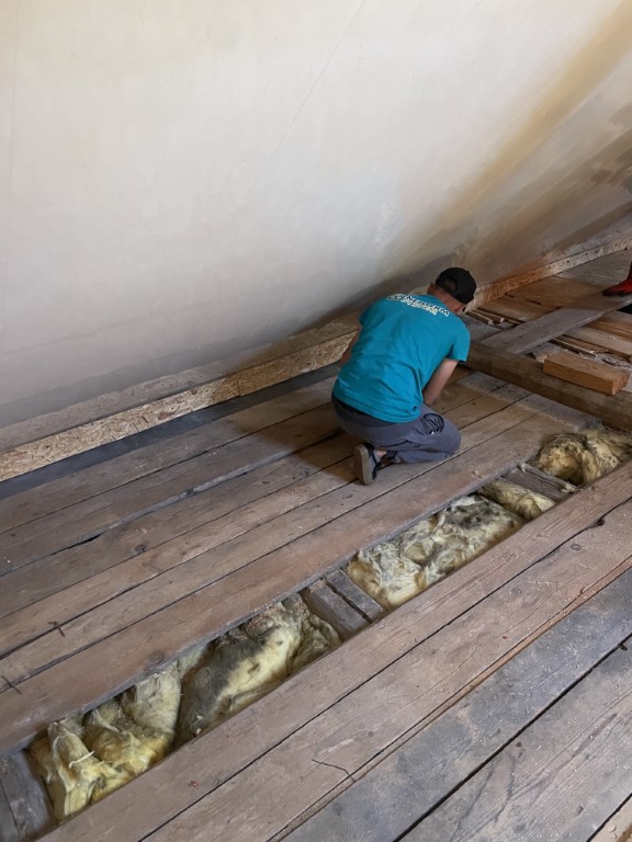 Naprawa izolacji dachowej po kunach – Zabierzów — zdjęcie 3 z 8 | NeoTerm System